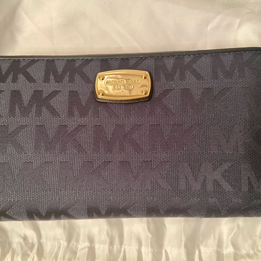 Large Michael Kors Wallet
